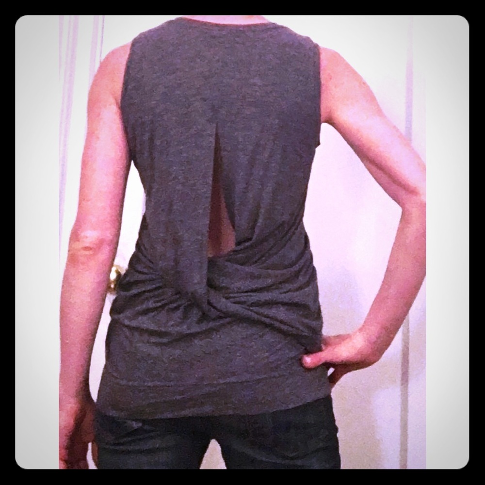 Athleta twist back Tank!