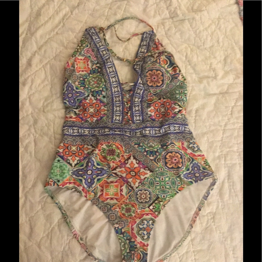 Great colors ! One piece ....
