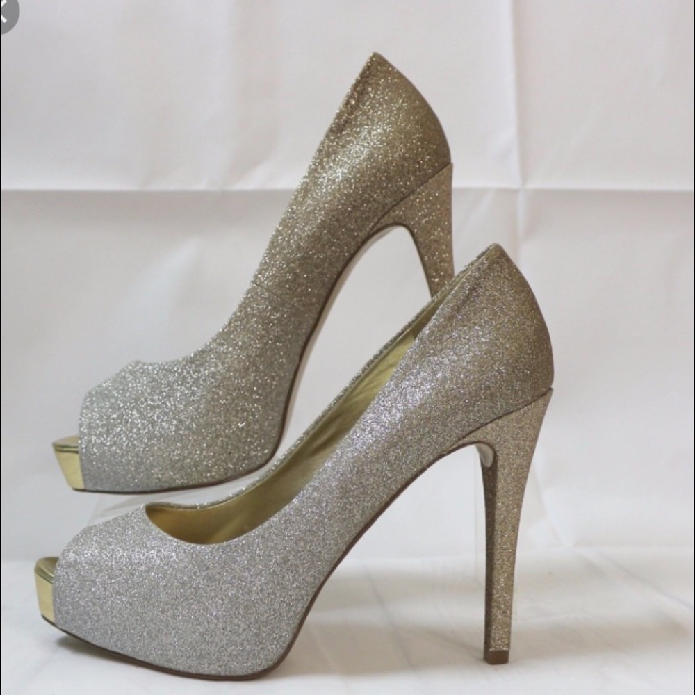 GUESS size 6 all gold sparkle peep toe heels