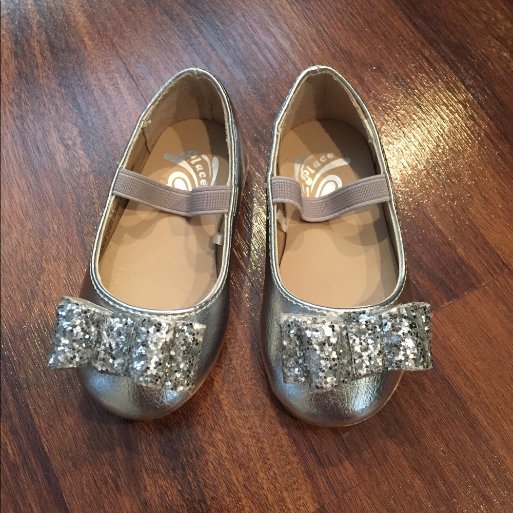 Baby girl dress shoes. Size 4. EUC.