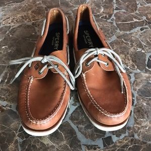 Sperry Boat shoes barely worn. Good condition