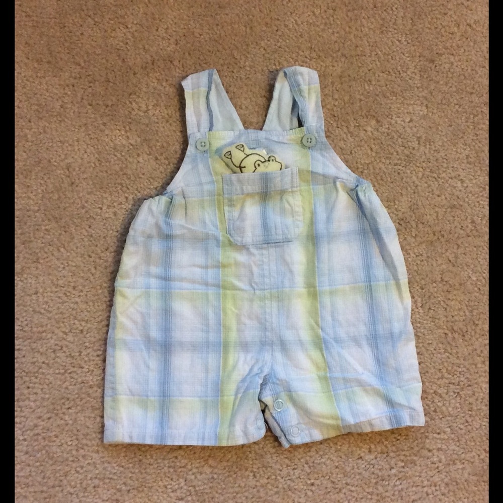 Never used New born outfit.