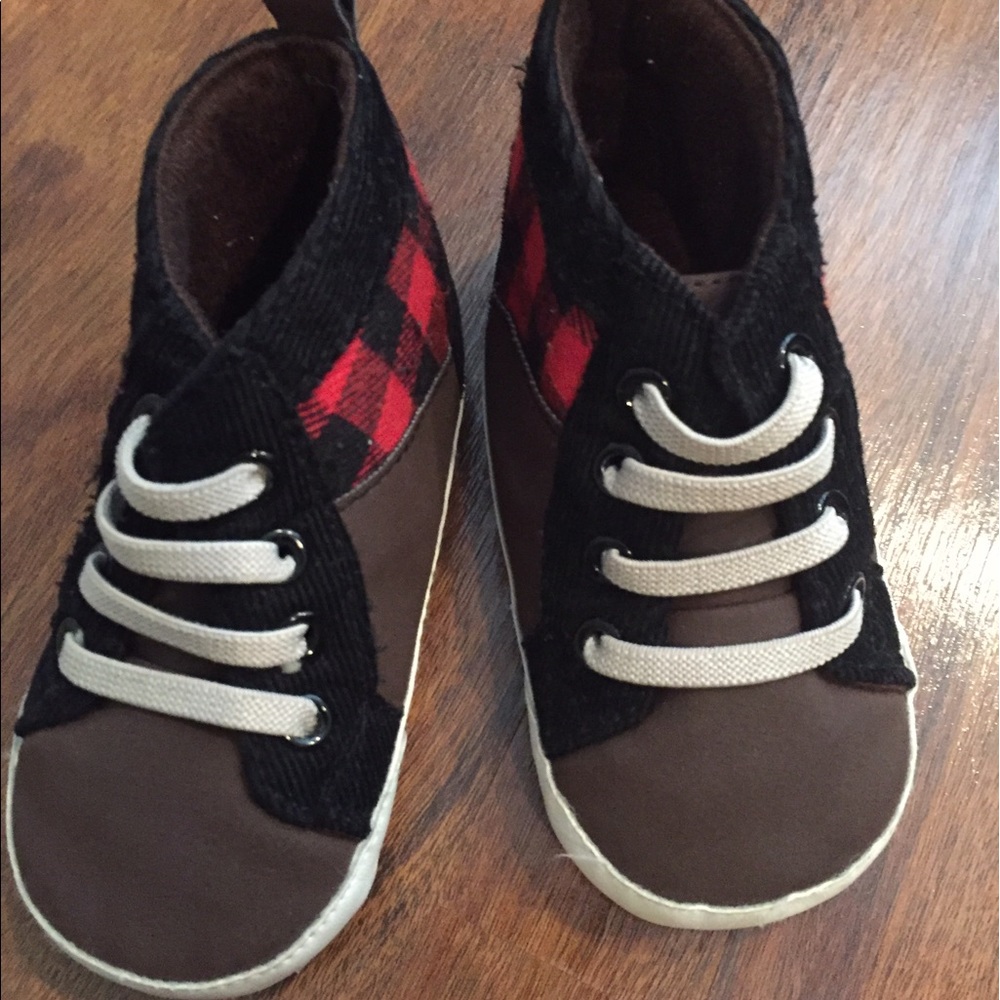 Baby boy shoes 9-12 months EUC
