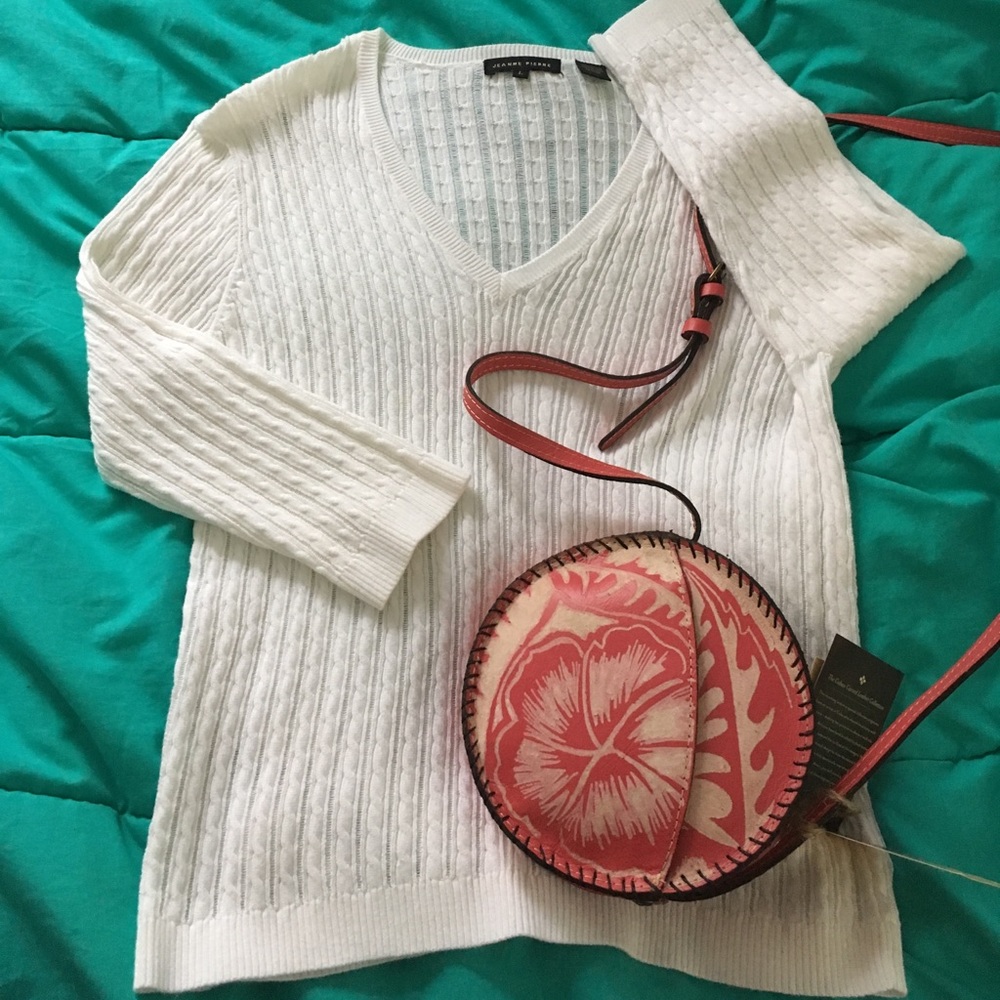 White 3/4 sleeves, 💯 % cotton sweater