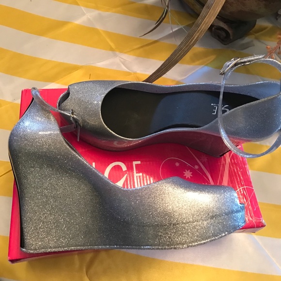 ROUGE Shoes - VERY FASHIONABLE SILVER WEDGES FOR SUMMER