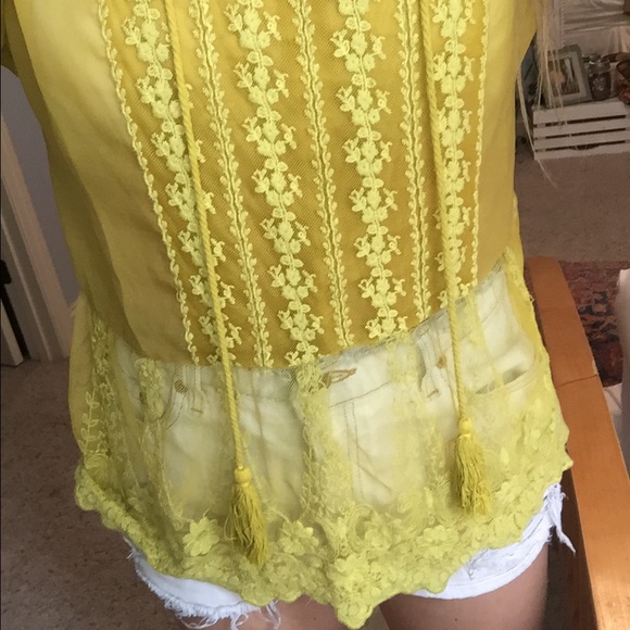 Cute lace blouse - Picture 3 of 4