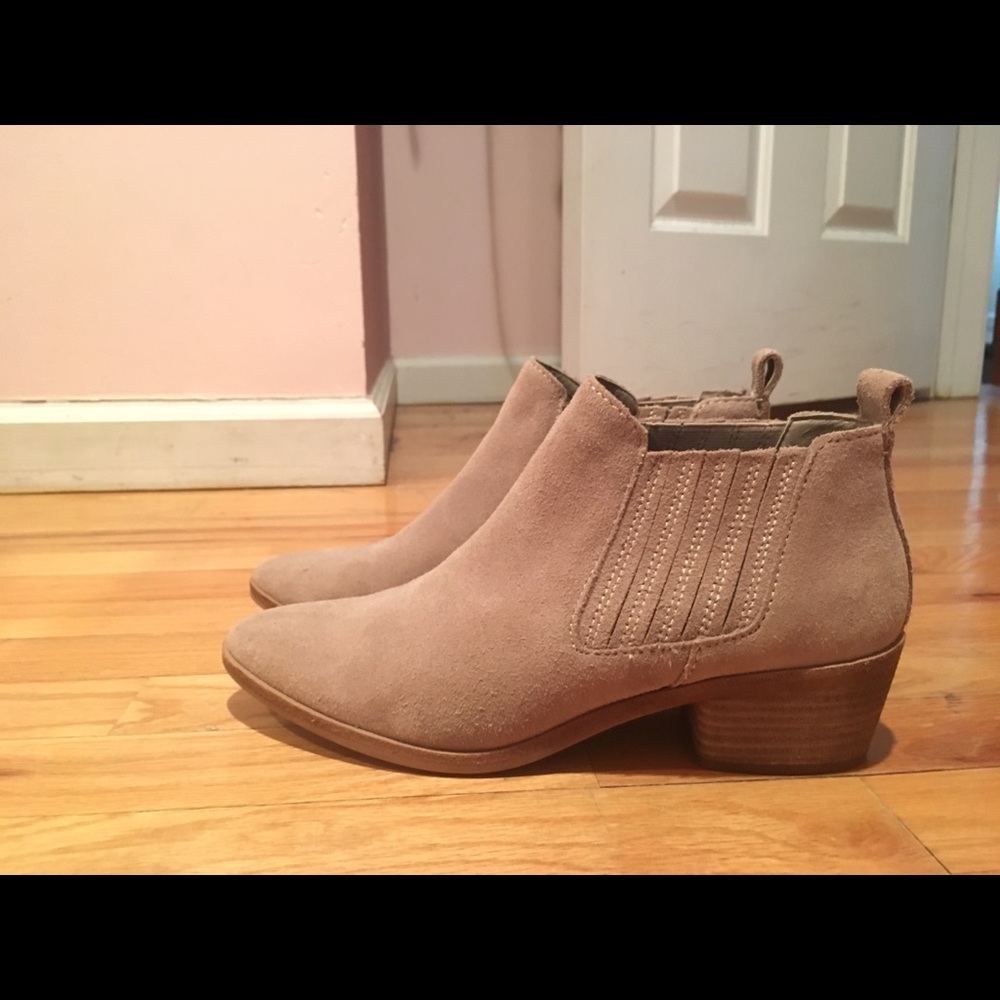 Dolce Vita Seude Booties