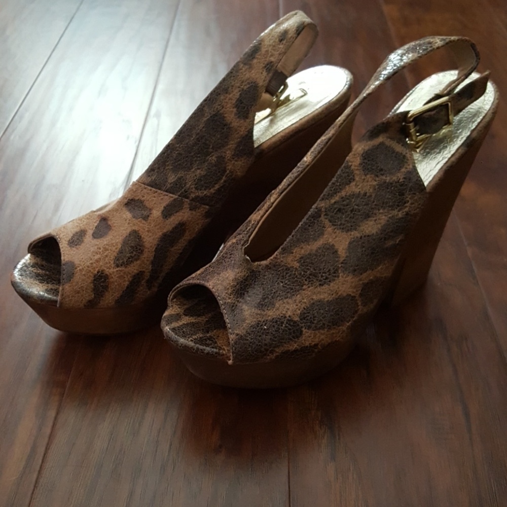 Wooden wedge heel leopard print sandal