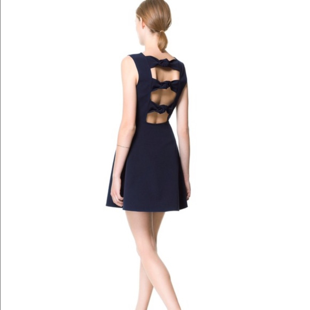 🎉HP🎉 Zara fit & flare dress w/open, knotted back