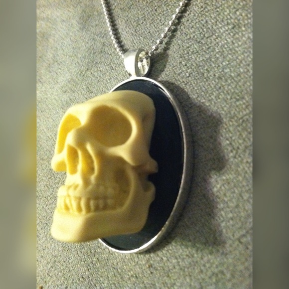 Jewelry - Skull Cameo Necklace