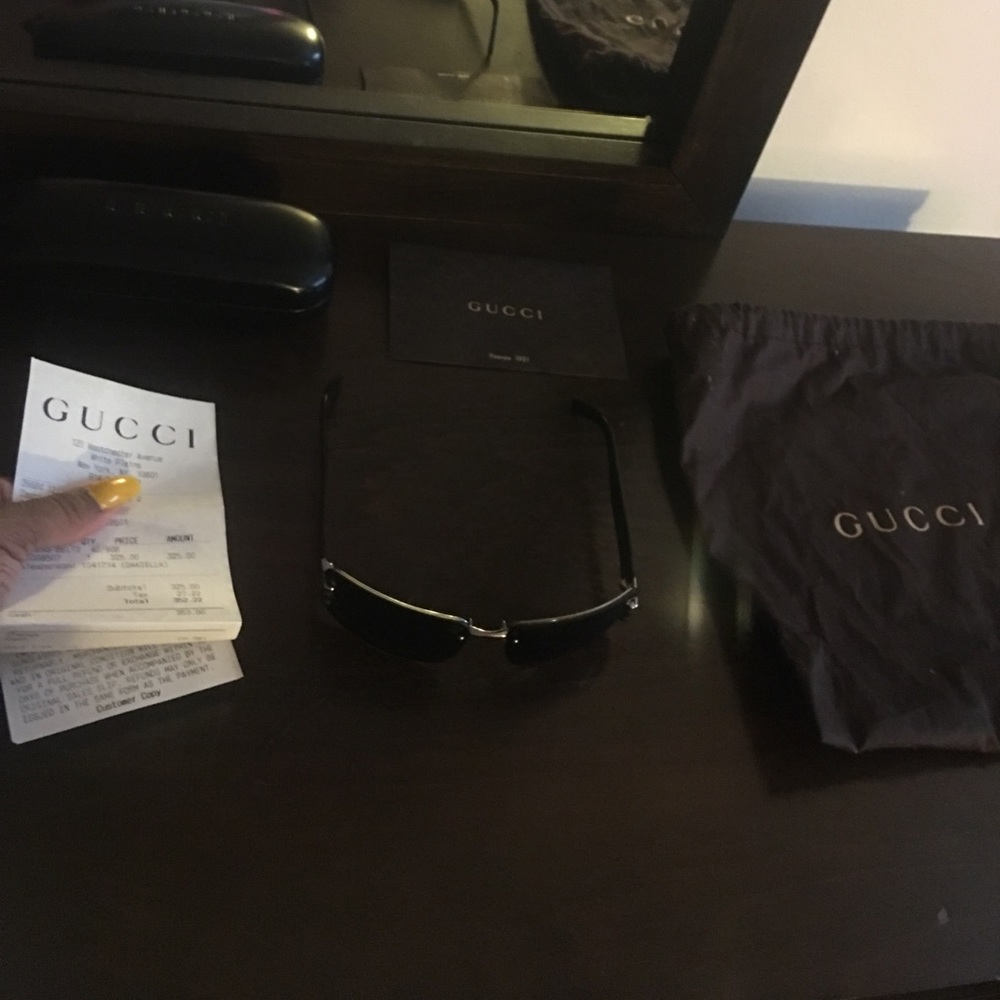 Gucci shades paid 325. Asking 175 ob . Authentic