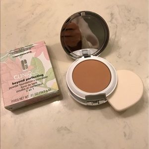 Clinique beyond-perfecting-powder-foundation
