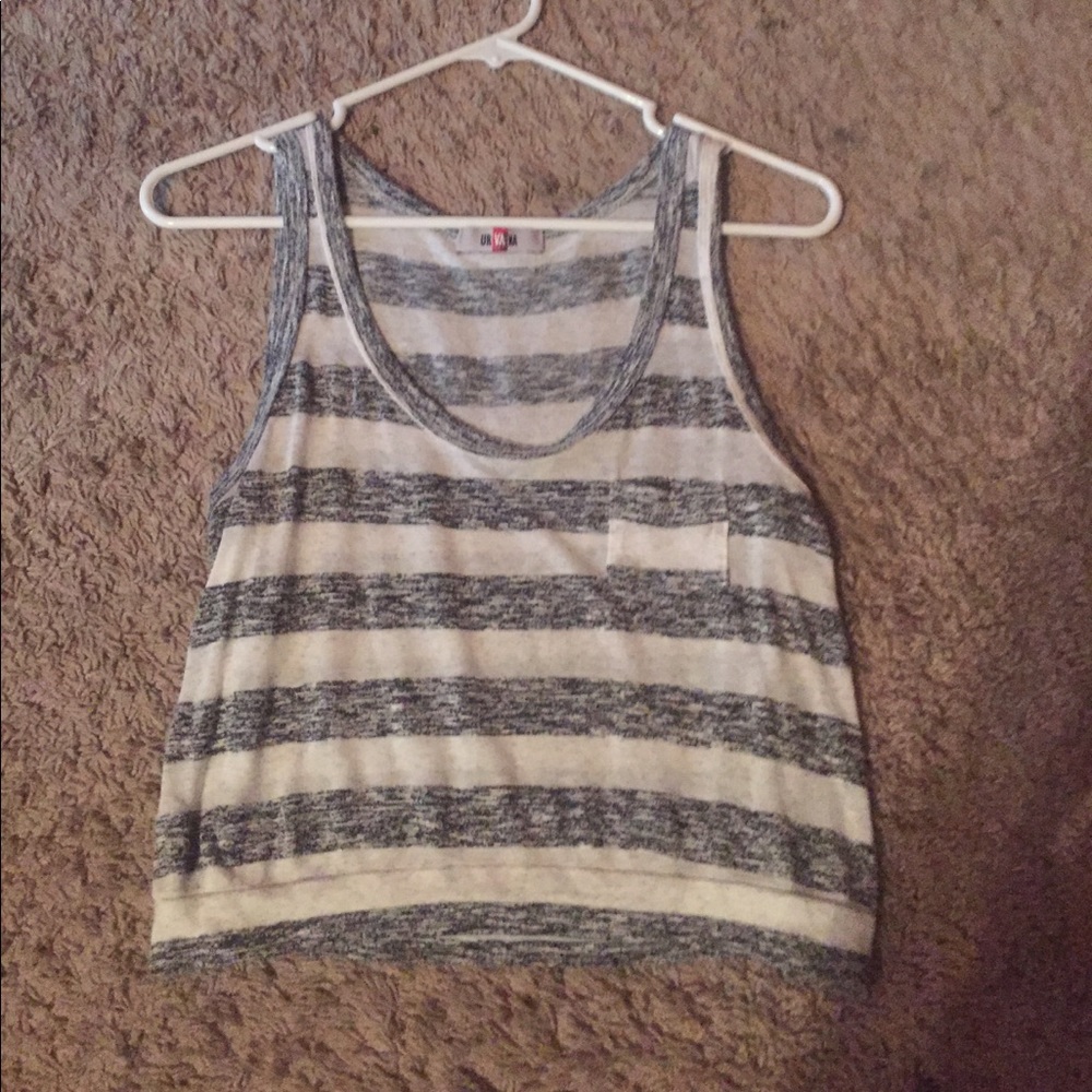 Black and white heathered crop tank top