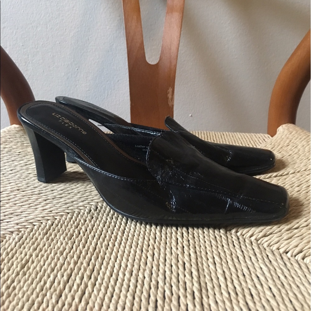 Liz Clairborne black pointed mule heel