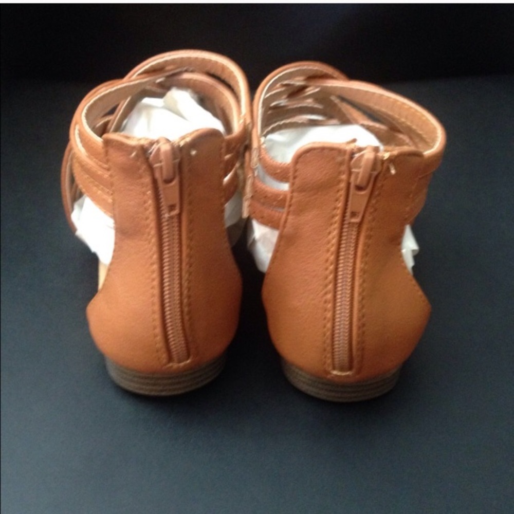 NWT Tan Strappy Zip Back Flat Sandals - Picture 3 of 5