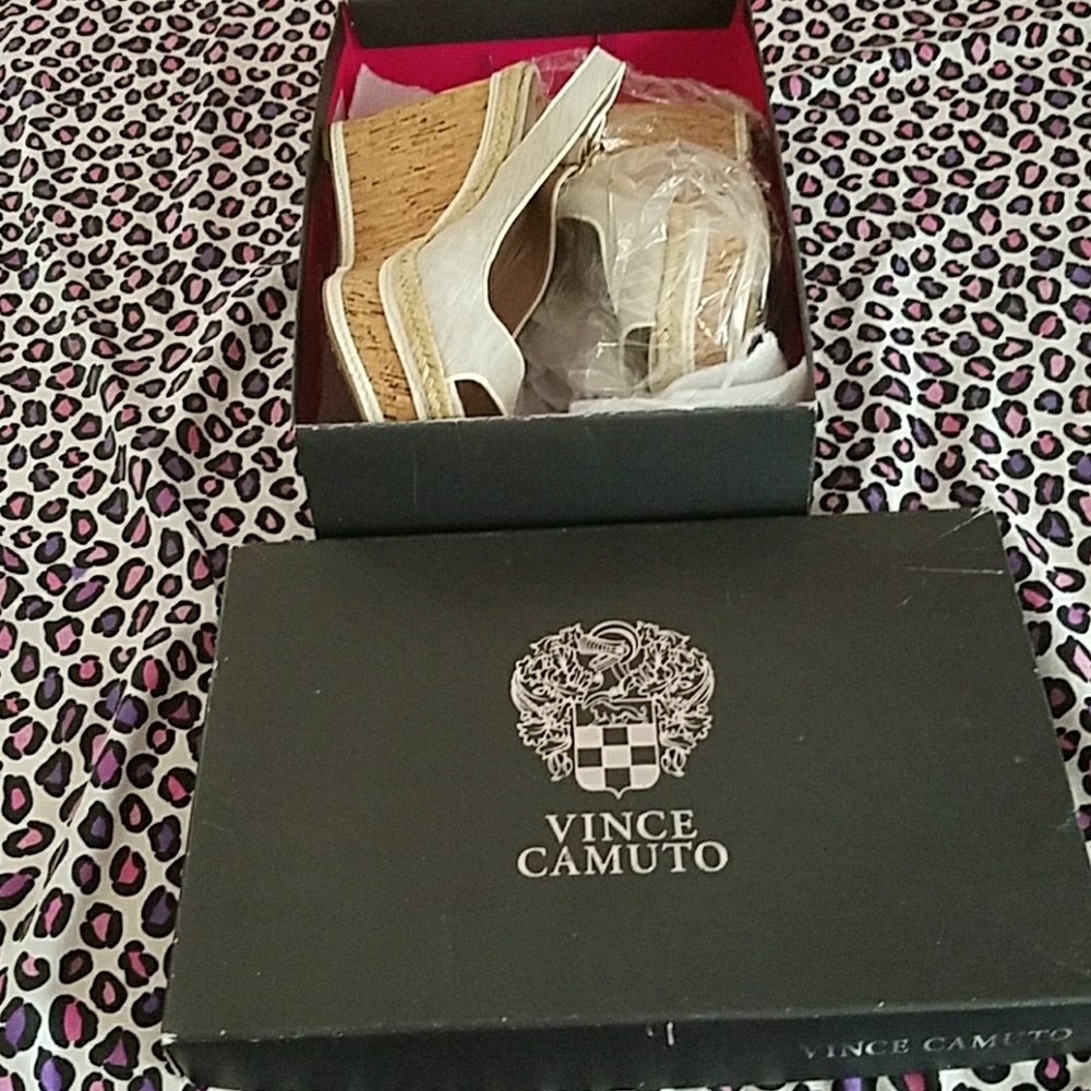 Vince camuto multi canvas