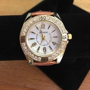 🆕 Women's Rose Leather & Gold Geneva Watch ⌚️