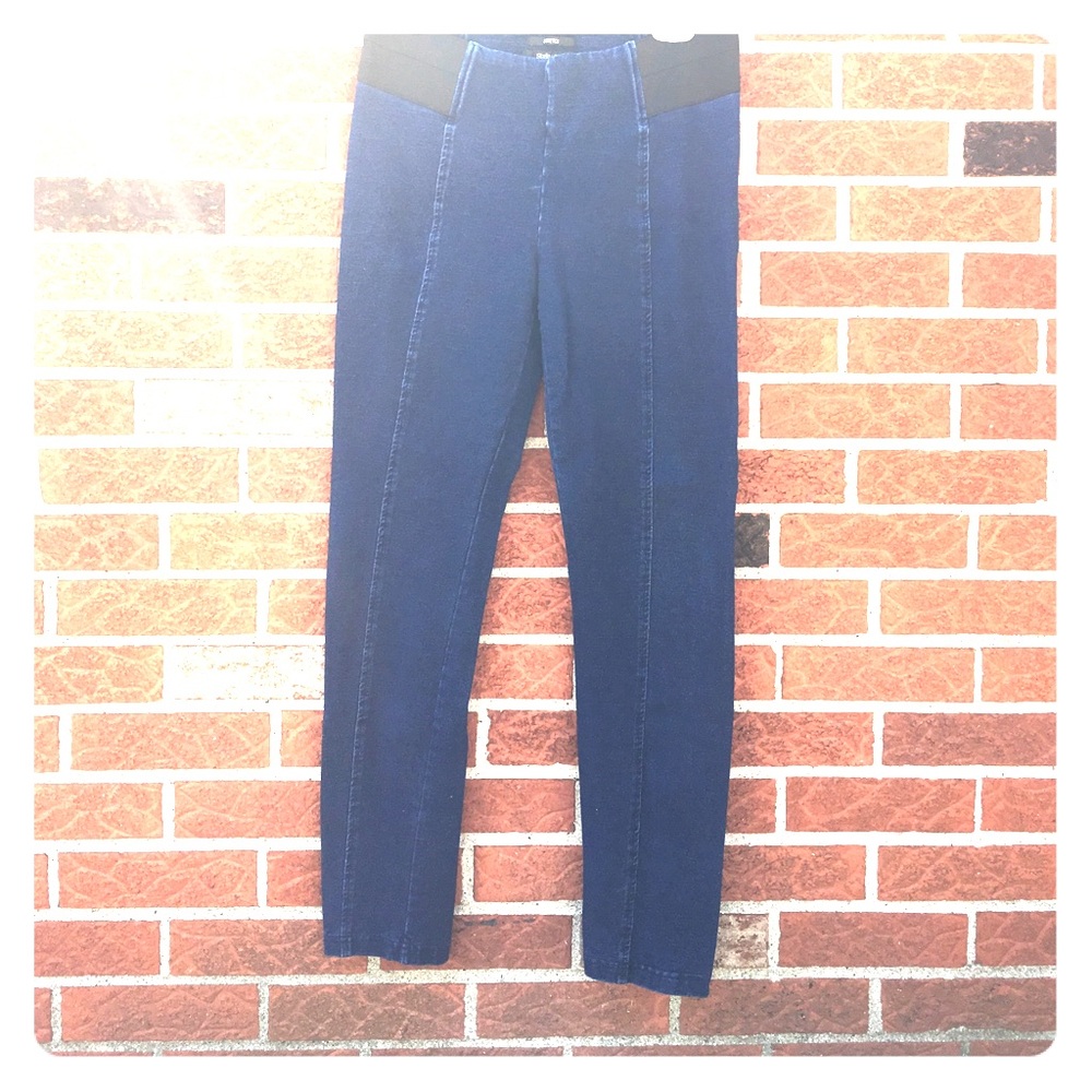 Leggings. Fits like medium.