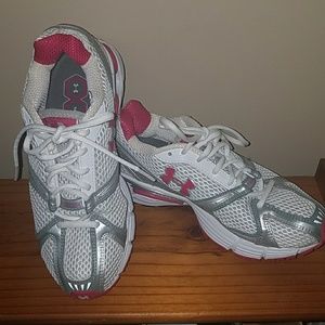 Under Armour women tennis shoes pink 7.5