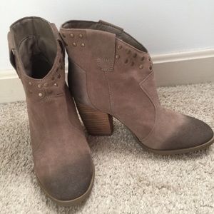 Steve Madden suede boots size 9