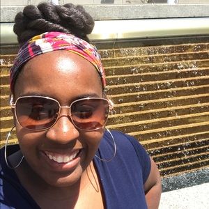 Meet your Posher, Deonna