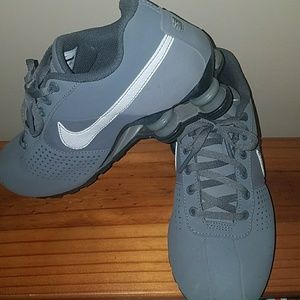 Nike shox grey 6 youth or women's 7