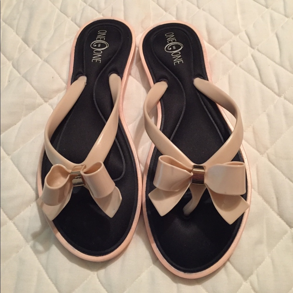 Summer Sale!!!!  Blush bow flip flops