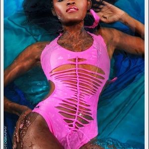 🚨 Winter Sale! Sexy pink MONOKINI