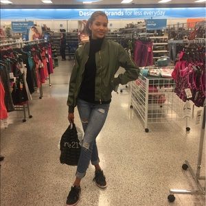 Meet your Posher, Faith