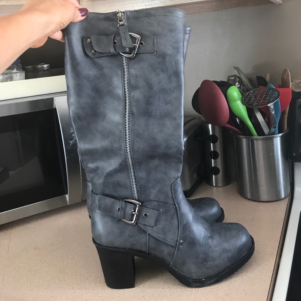 NWOB Size 10 grey tall boots faux leather