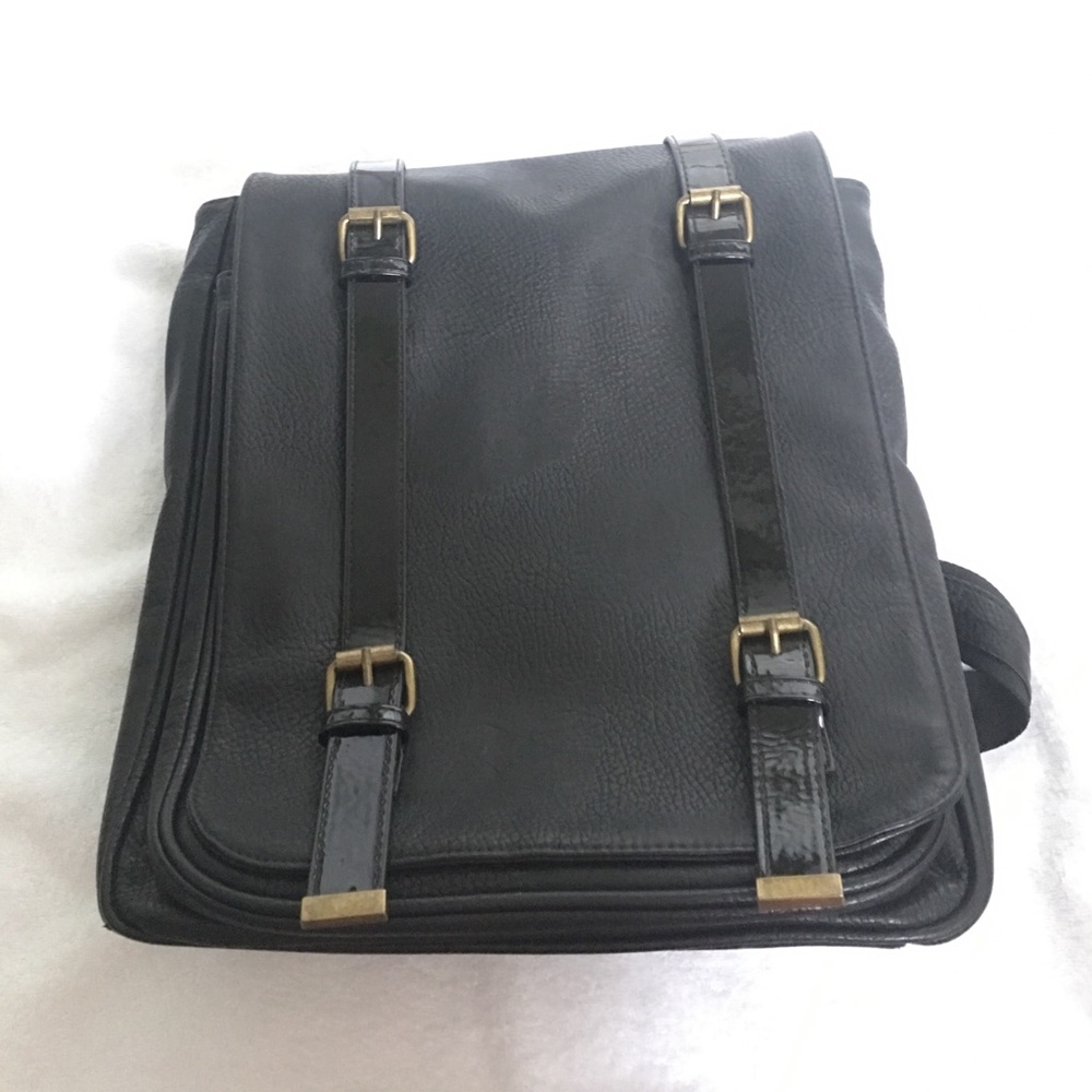 Black Urban Outfitters backpack
