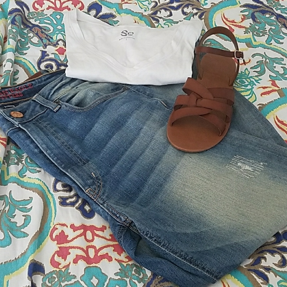 American Eagle Outfitters Distressed Mom Jean