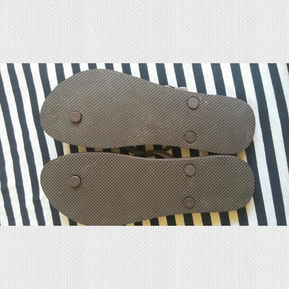 Free in 2+Bundle Brown Old Navy Flip Flops - Picture 3 of 5