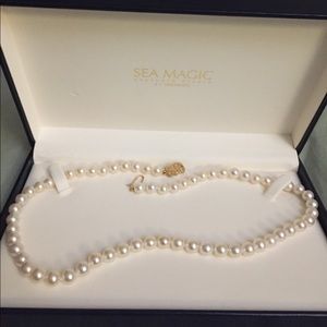 Mikimoto 18" 14K clasp Pearl Necklace
