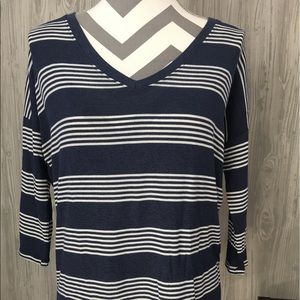 Market & Spruce V neck Navy Top