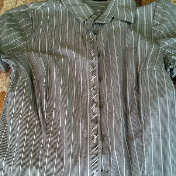 Limited Essential Shirt - Picture 1 of 3