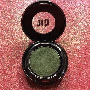 Urban Decay eyeshadow in Mildew