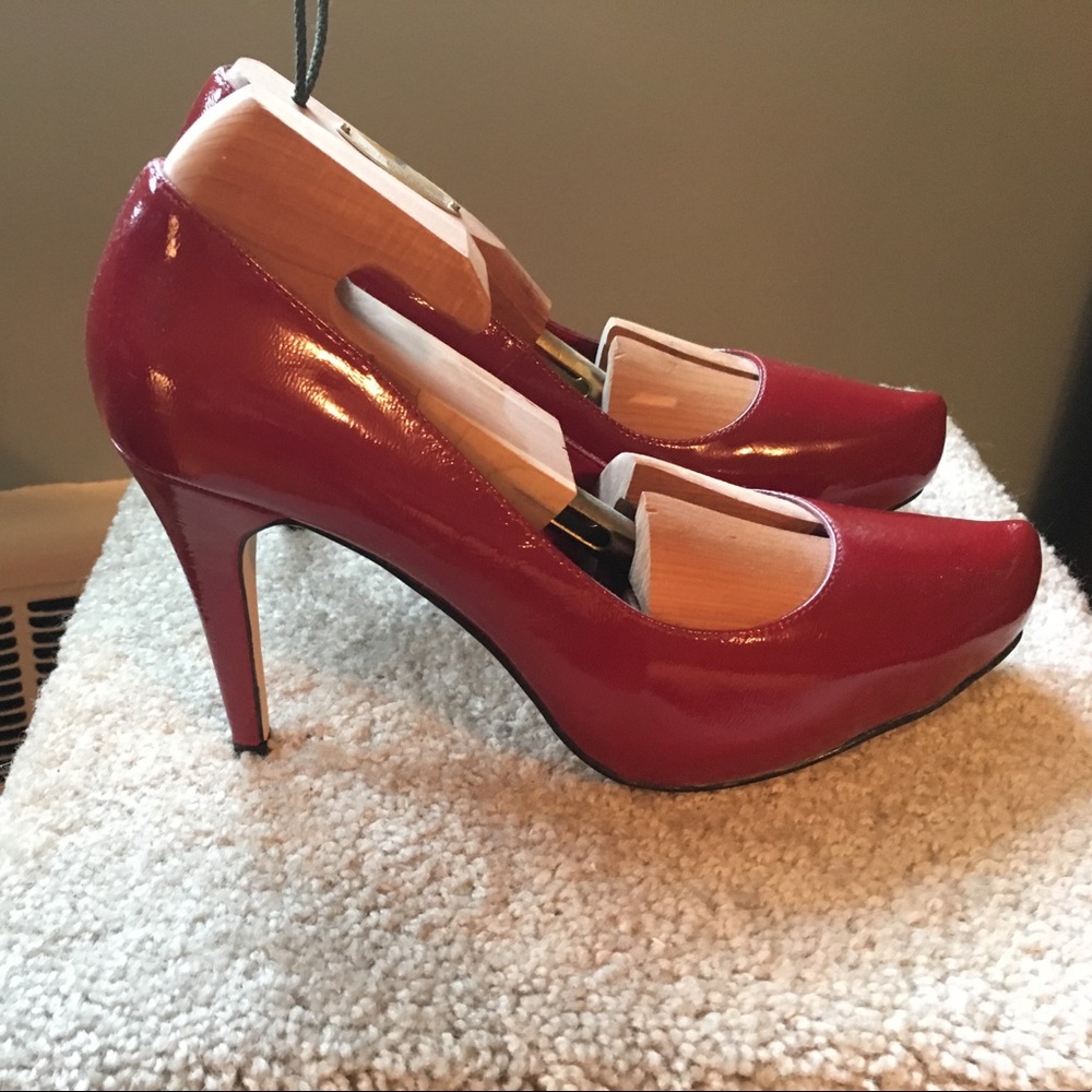 Red Pumps - image 2