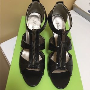 Zipper front High heel 👠 shoes!!