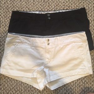 American Eagle black and white shorts
