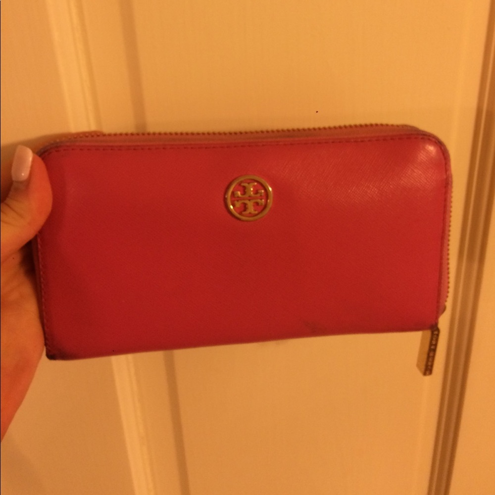 Tpry Burch wallet