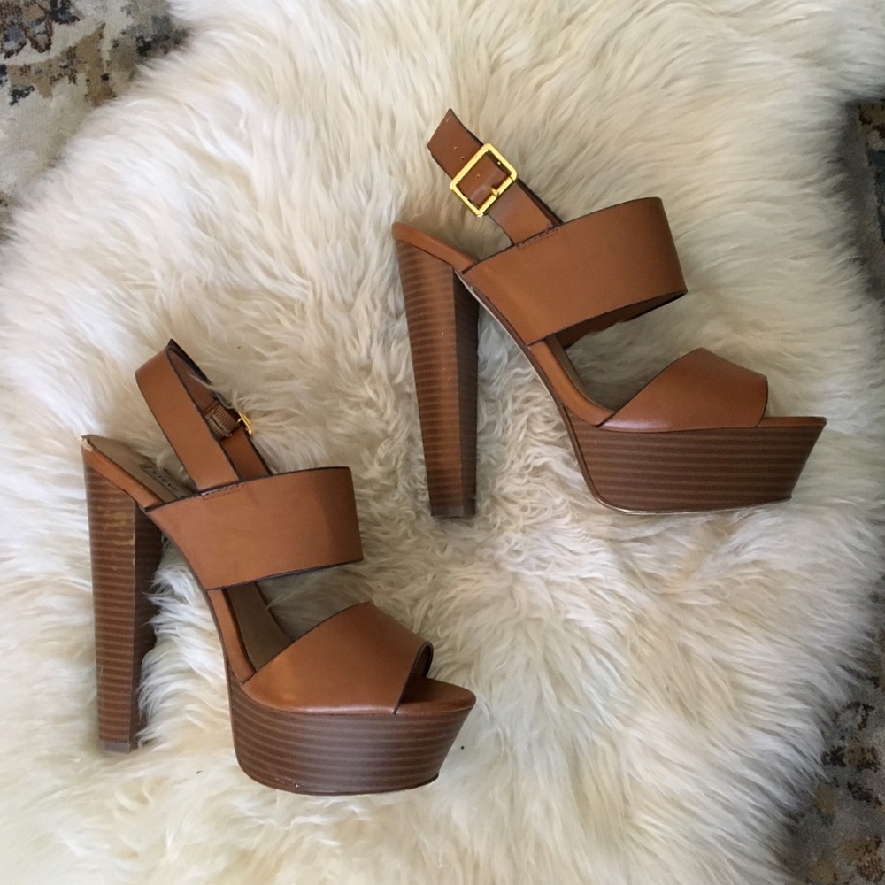 STEVE MADDEN TAN HEELS