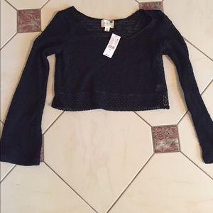 Cropped light sweater (black)