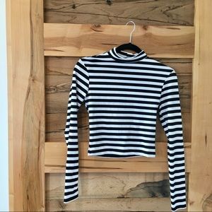 NWOT black & white cropped turtle neck