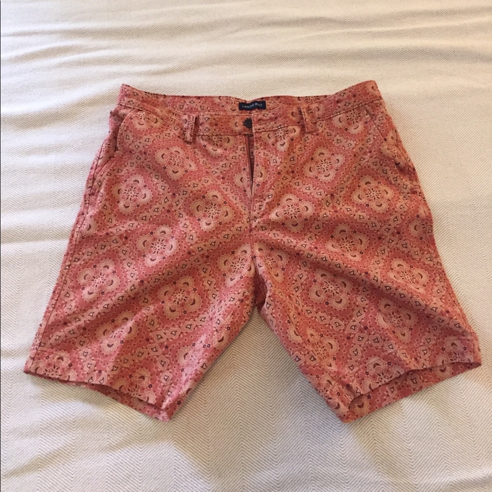 Men's shorts, like new.