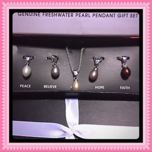Avon Genuine freshwater pearl gift set NIB