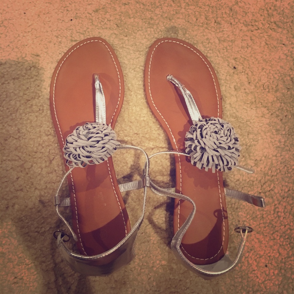 CUTE SILVER SANDALS