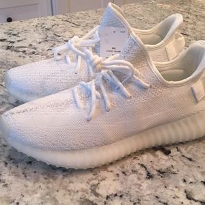 Yeezy boost 350 V2 triple white