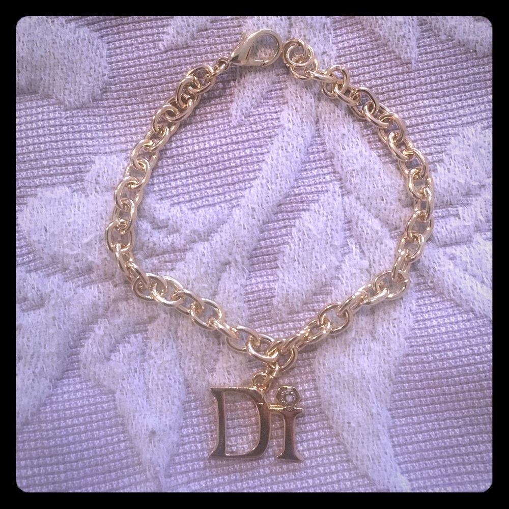 💎Diamonds International with "Di" Charm💎
