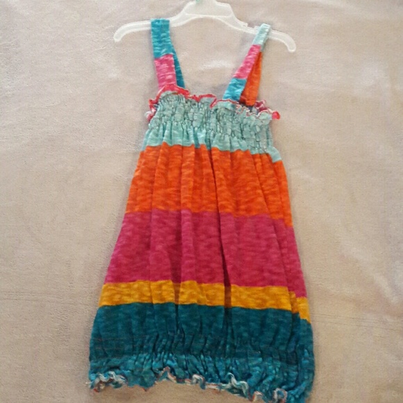 Cute rainbow color top - Picture 2 of 2